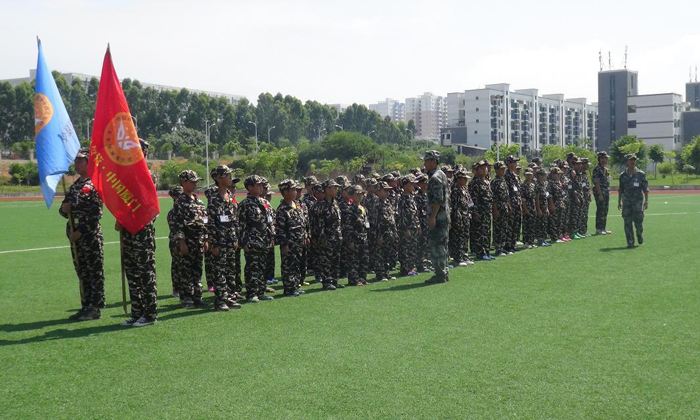 為什么選擇嚴格的軍事夏令營訓練