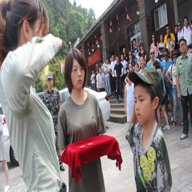 家長(zhǎng)如何了解孩子在西安軍訓(xùn)夏令營(yíng)的情況？