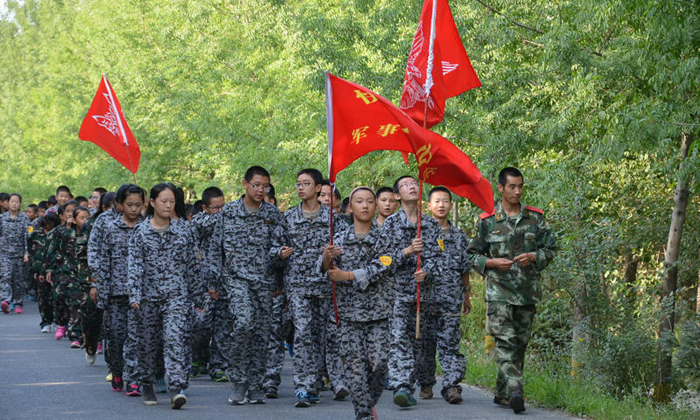 嘉興暑假軍訓(xùn)夏令營給孩子不一樣的軍事訓(xùn)練.jpg