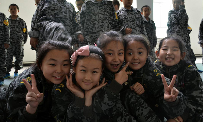 中小學(xué)生為什么參加西安軍事吃苦夏令營.jpg