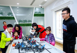 多大的孩子可以參加西安青少年機(jī)器人夏令營(yíng)？
