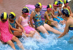 西安游泳夏令營介紹女性在游泳時應該注意點什么
