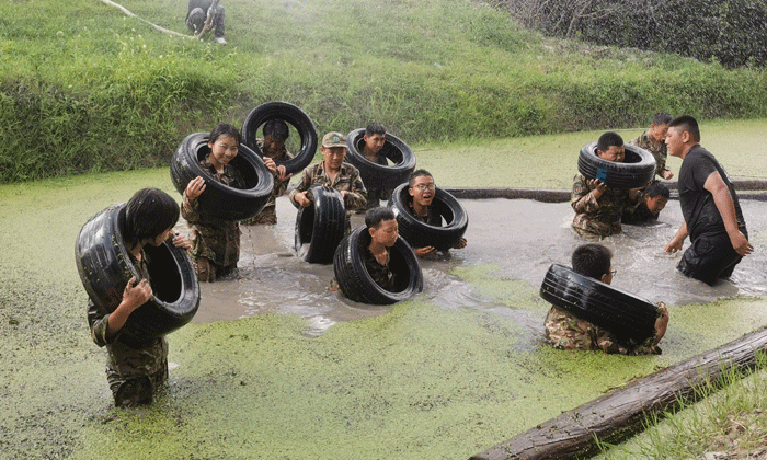 咸寧軍事夏令營(yíng)能收獲什么.gif
