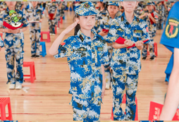 敬禮拿結營證書