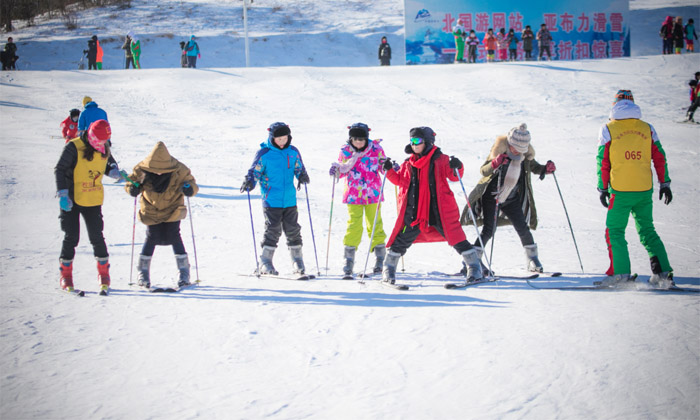 北京小學生體育類滑雪營獨具亮點