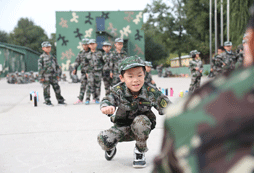 參加小學(xué)生軍事夏令營幫助孩子提升綜合素質(zhì)
