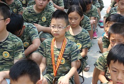 適合小學(xué)生的夏令營(yíng)有什么特色？