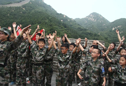 小學(xué)生戶外夏令營(yíng)培養(yǎng)優(yōu)秀的新一代青少年