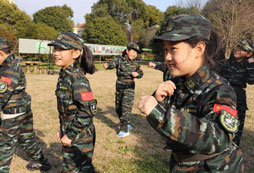 軍事夏令營小學生課程強化青少年生存技能！