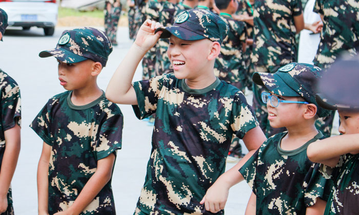 14天小學(xué)生軍事夏令營學(xué)費多少