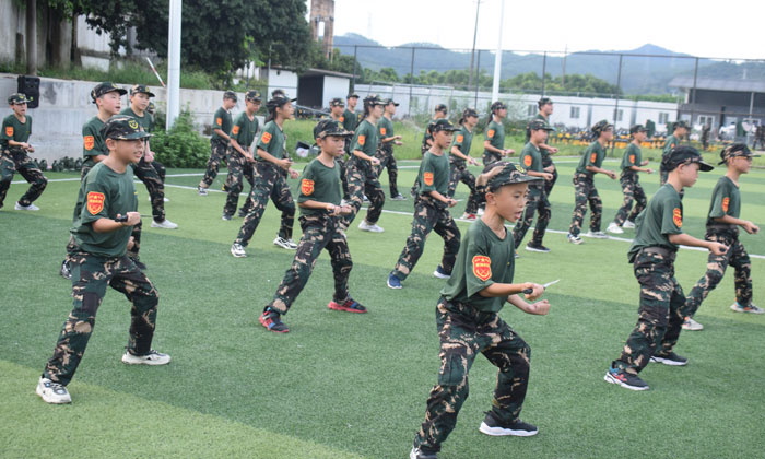 14天小學(xué)生軍事夏令營學(xué)費多少