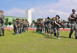 小學(xué)生軍訓(xùn)夏令營都有哪些課程