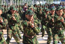  軍事夏令營的生活環(huán)境能保障小學(xué)生的安全嗎？