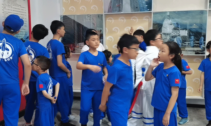 西昌航天夏令營(yíng)帶你走進(jìn)航天背后的故事！.gif
