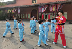 西南夏令營(yíng)收費(fèi)多少？?jī)芍芑顒?dòng)介紹