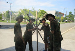 <strong>西南中小學(xué)夏令營(yíng)圓你一個(gè)軍人夢(mèng)</strong>