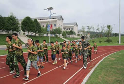 重慶軍事夏令營改善孩子的學習態(tài)度