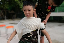 西南軍事夏令營(yíng)培養(yǎng)孩子綜合素質(zhì)
