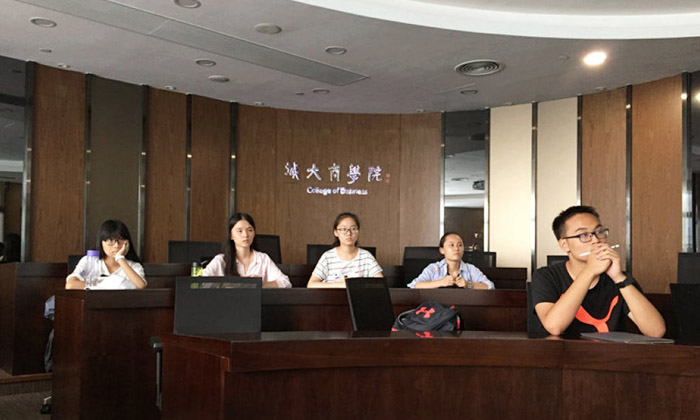 在香港夏令營(yíng)感受亞洲第一商學(xué)院課堂的魅力