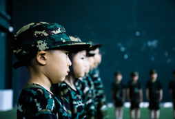 信號(hào)旗軍事夏令營對(duì)孩子有哪些幫助？