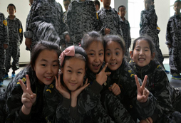 新疆軍事夏令營讓孩子更加優(yōu)秀