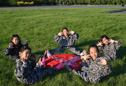 參加新疆拓展夏令營(yíng)幫助孩子養(yǎng)出良好的習(xí)慣