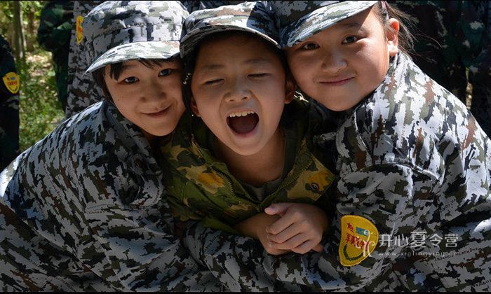 新疆軍事夏令營(yíng)