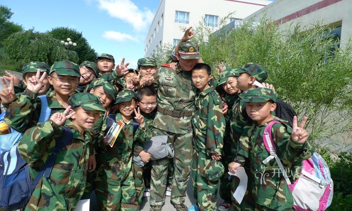 新疆軍事夏令營(yíng)