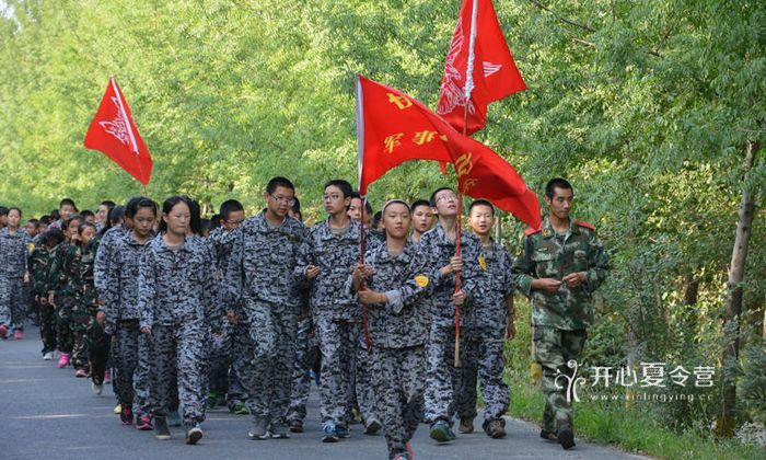 2017新疆青少年軍事訓(xùn)練營(yíng)