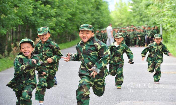 新疆軍事夏令營(yíng)