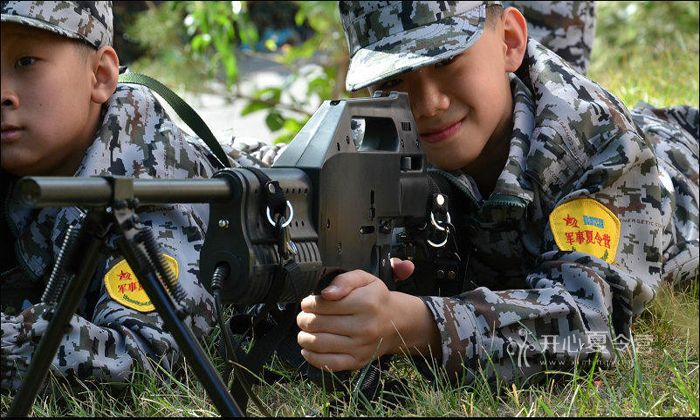 新疆小學(xué)生軍事夏令營活動