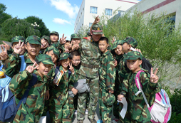參加新疆軍事夏令營給孩子一次改變之旅