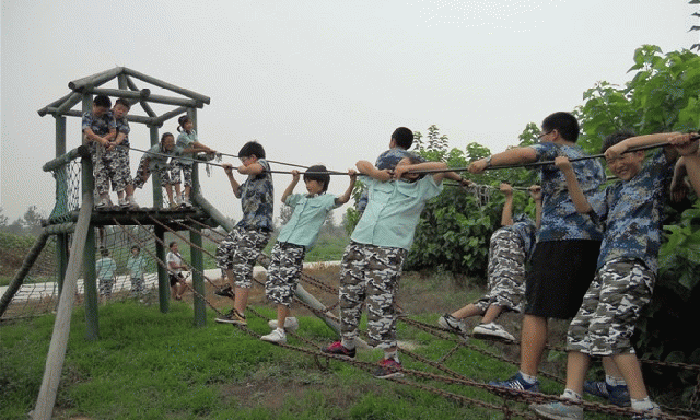 參加新疆軍事夏令營(yíng)對(duì)孩子的成長(zhǎng)究竟有哪些幫助？