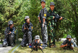 參加新疆軍事夏令營給孩子一次身體和心靈的歷練