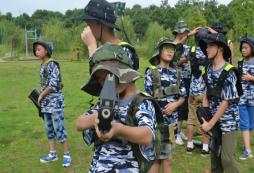 新疆軍事夏令營的活動特色？