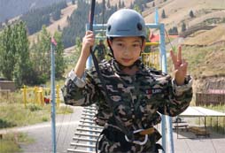 中小學生在新疆參加哪個軍事夏令營好？