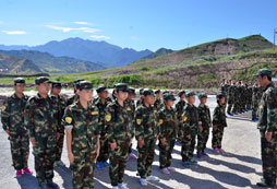 了解新疆軍事夏令營塑造孩子軍人的剛毅品質