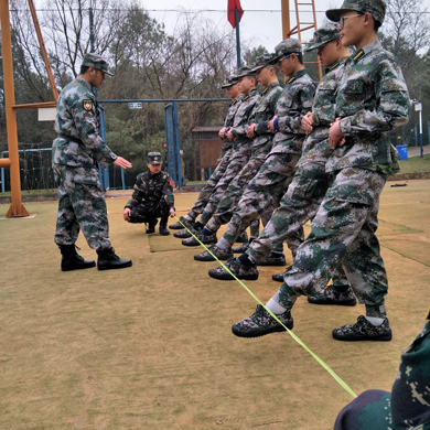 參加西雙版納軍事夏令營(yíng)能改善孩子哪些壞毛病