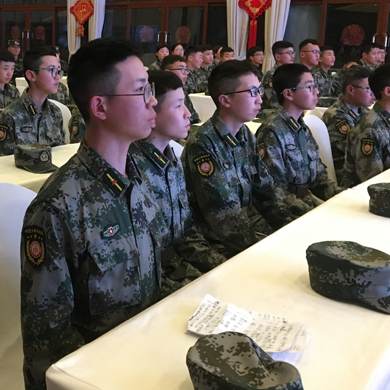 西雙版納軍事拓展夏令營讓孩子在暑期得到了哪些鍛煉？