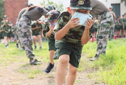 湘軍小英雄夏令營(yíng)為孩子們打造特色軍事環(huán)境