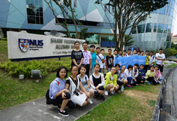 在國立大學的合影