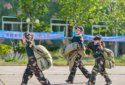 來(lái)向前看軍事夏令營(yíng)給孩子一次軍旅體驗(yàn)