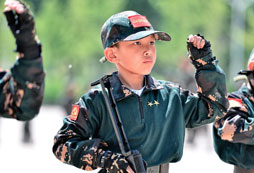 向前看軍事特訓(xùn)夏令營讓孩子有了哪些改變？