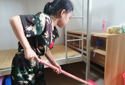自己掃地