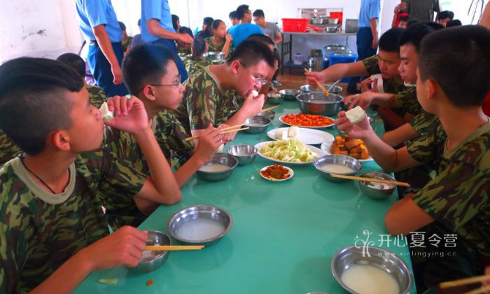 軍營(yíng)里的第一頓早餐