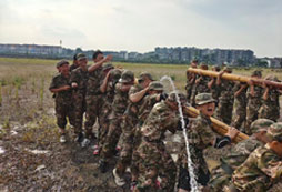 小戰(zhàn)神特訓(xùn)軍事夏令營促進(jìn)孩子健康成長