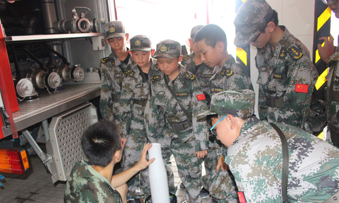 參加揚州軍旅夏令營教孩子在吃苦中成長！.jpg