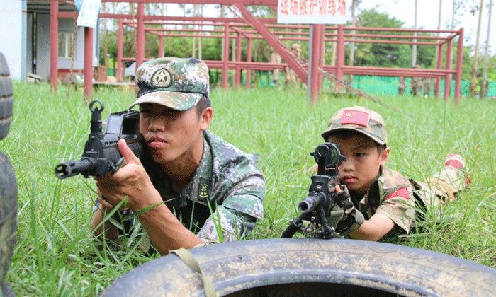 孩子參加揚(yáng)州軍事夏令營(yíng)的收獲有哪些呢？.gif