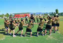 煙臺小學(xué)生軍事夏令營讓孩子苦中尋樂