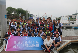 暑假參加帆船夏令營(yíng)真正的釋放孩子的天性